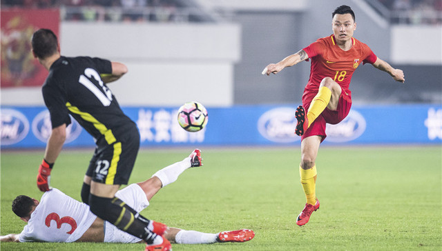 创造机会却与进球无缘 热身赛国足0-2负塞尔维亚