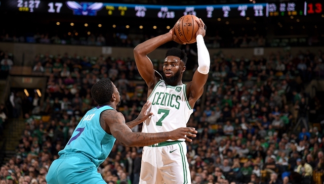 欧文伤退无碍凯尔特人11连胜 乔治爆发雷霆破快船止连败