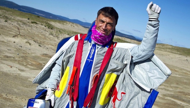 【天下奇闻】俄极限运动高手意外身亡 埃及男子包办家务老婆要离婚