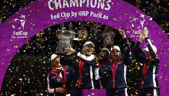 【体育晚报】男篮红队公布16人集训名单 网球联合会杯美国17年后再夺冠