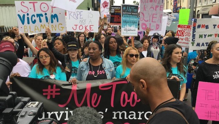 抗议者走上好莱坞大道：让全世界知道抵抗性骚扰的重要性