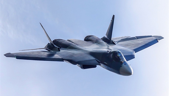 苏-57明年列装俄军 机动性强过F-22？