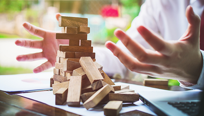 乐视网，下调估值