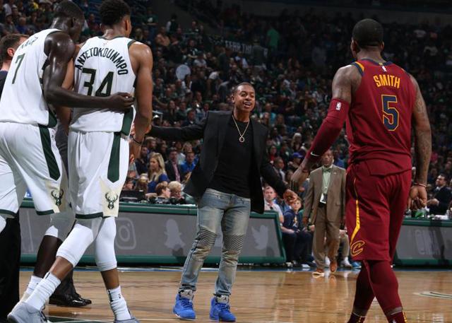 专栏：球队暂时身处低谷 詹皇从未丢掉冷静