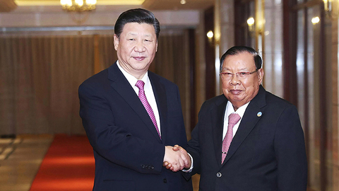 【老外谈】老挝记者：老中亲密如兄弟 习主席访老开启新篇章