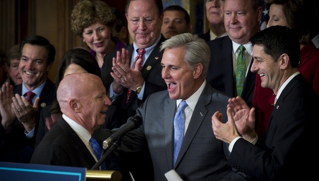 美众议院通过共和党税改方案 但大考还在参议院等着