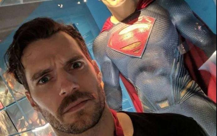 25周的时间才能“刮”出五分钟 《正义联盟》用CG给超人刮胡子