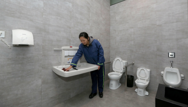 沪公厕行业处于全国前列 “第三卫生间”已有250余座