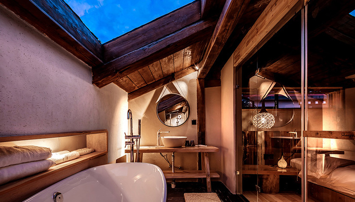 香格里拉的这间民宿被设计成了一首诗，让人在度假中找到古朴与隐世感