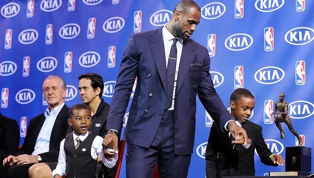 【体育明星日常】小威步入婚姻殿堂 詹皇什么水准儿子说了算