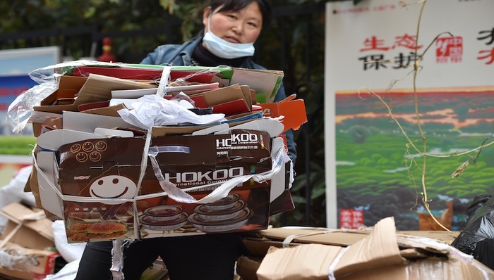 当废纸成金 一出产业链悲喜剧正上演