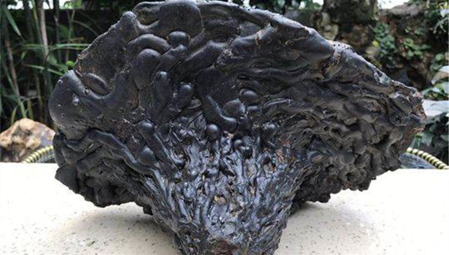 陨石,天外来客,云南香格里拉,煤块,悬赏令,火流星,伊诺斯,光谱仪