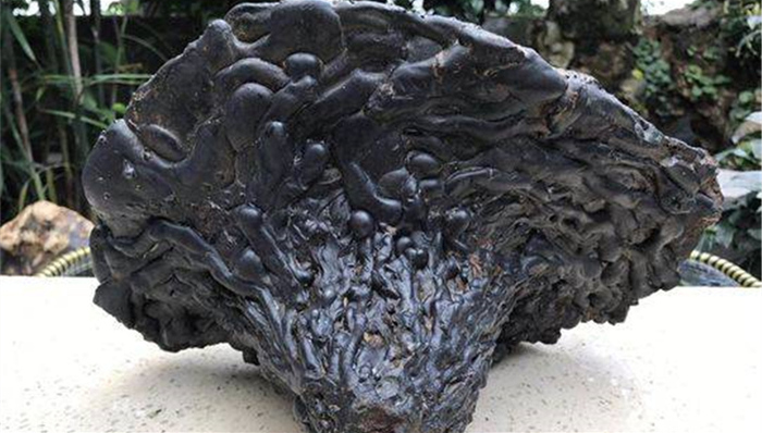 陨石,天外来客,云南香格里拉,煤块,悬赏令,火流星,伊诺斯,光谱仪