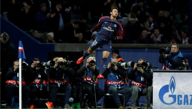 【视频】欧冠小组赛第五轮：内马尔传射巴黎狂胜 曼联遭绝杀客场告负