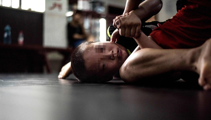 格斗孤儿,四川凉山,,义务教育