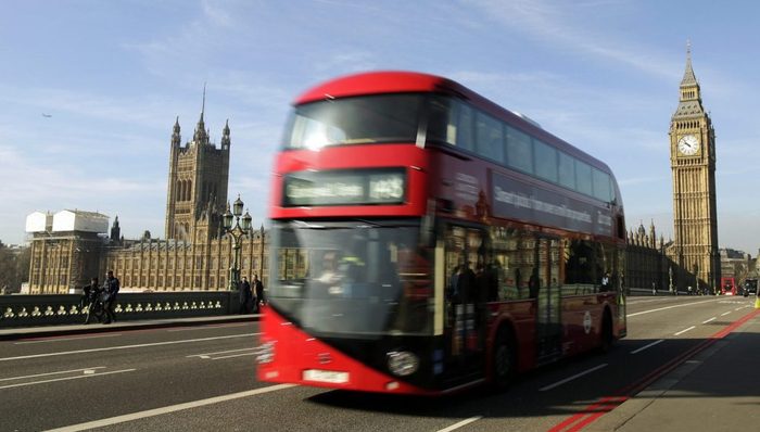 多喝几杯咖啡吧 现在能帮助驱动伦敦红色双层巴士了