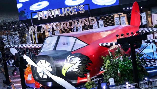 科颜氏首家咖啡店开在了三里屯太古里，它还在飞机舱里建立个“地球实验室”