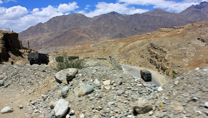 印度,中印,挖掘机,修路,运兵