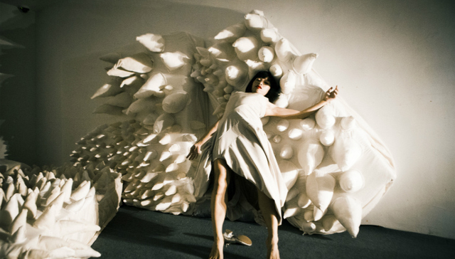 沉浸式体验正火 这个北京的初创公司就用它来发布时装