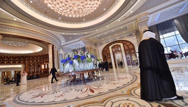 进真监狱活不下去？走进关两百“老虎”的沙特豪华酒店