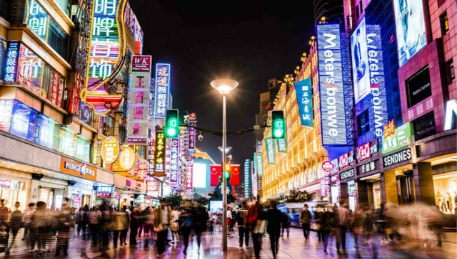 看看这些年的上海静安南京路  会发现购物中心正变得更加艺术和人文