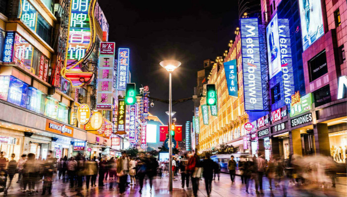 看看这些年的上海静安南京路  会发现购物中心正变得更加艺术和人文