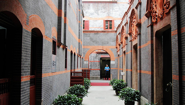 青记,视频内容,共产党宣言,请稍候,一大会址,重温入党誓词,游客,中共一大,记者节,青年记者