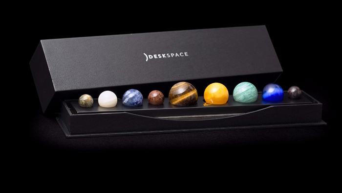 有人把九大行星做成了珠宝 “手可摘星辰”的愿望就要实现了