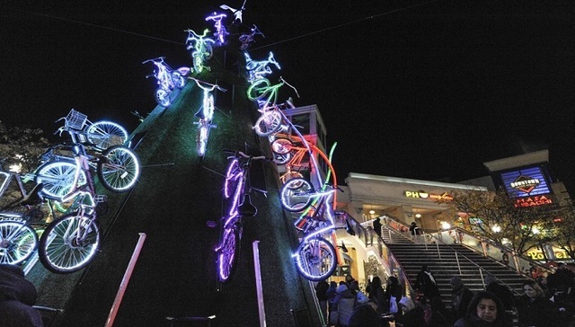 用脚踏车点亮圣诞树，环保快乐又美腻