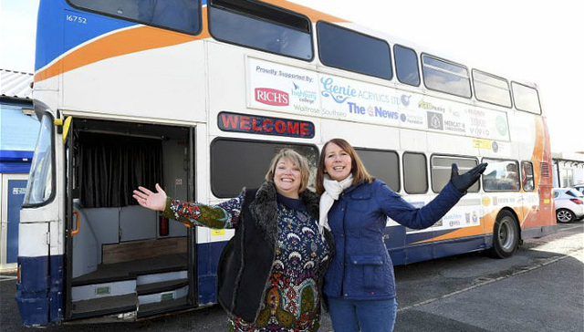 改造一下，双层巴士也可以是流浪者的家