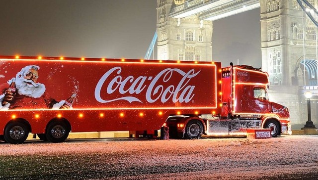 发了22年免费可乐的可口可乐圣诞卡车 为什么身陷争议？