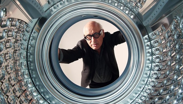 一生中要花多少时间盯洗衣机看？三星为这件无聊的事拍了部电影