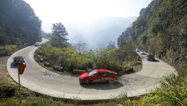 跟着全新名爵6挑战了下“皖南318”的72弯