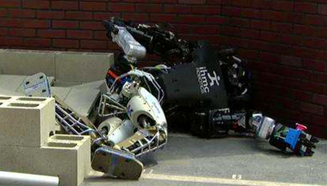 这些机器人就像喝醉了的你