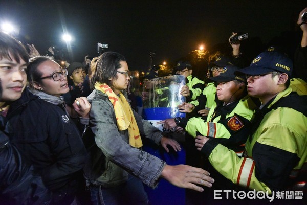 民进党强势通过劳基法草案