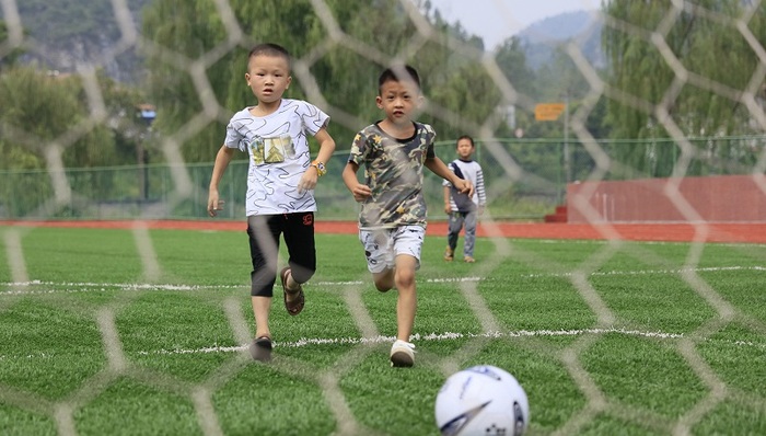 四川一个“后进村”的足球梦：我们农民不是只有踢坝坝足球的命