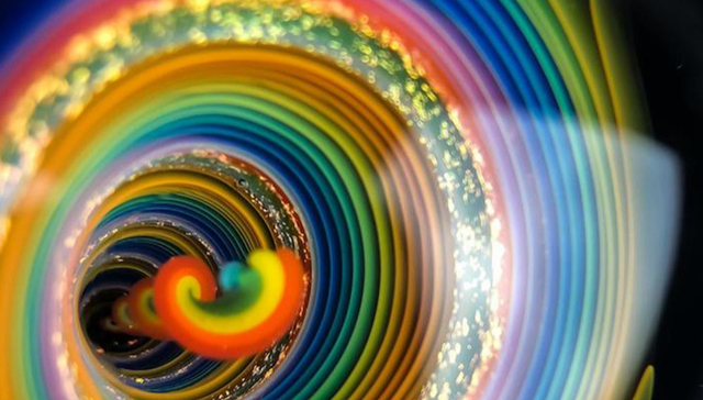 玩玻璃球的最高境界，就是在里面放个小宇宙