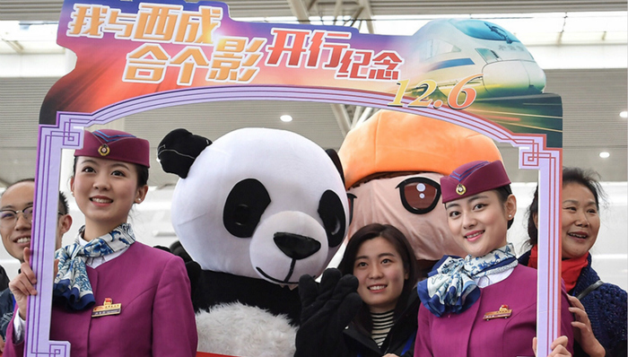 西成高铁通车 穿越秦巴山连通