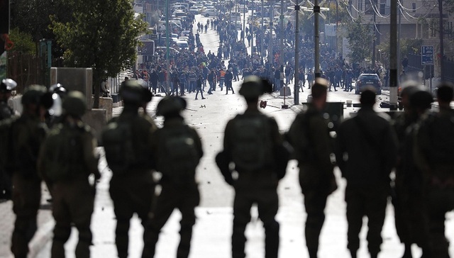 巴勒斯坦人怒了！示威抗议者与以军发生冲突致数十人受伤