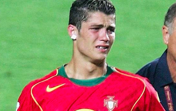 男孩爱哭才是福