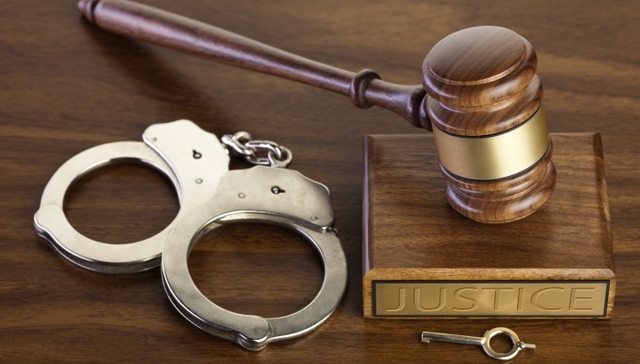 罕见拘捕三名上市公司高管 香港终于对“老千股”下狠手了