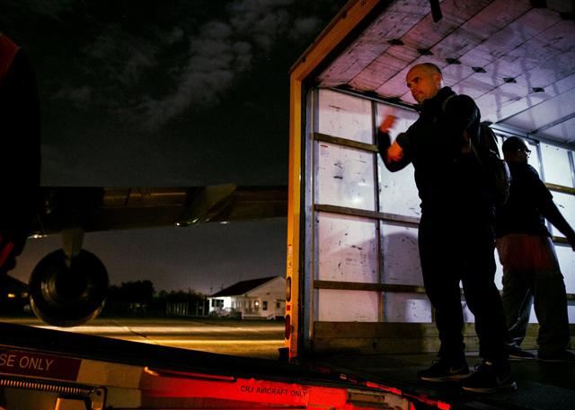 揭秘：勇士队的装备经理 不是一般人能当的