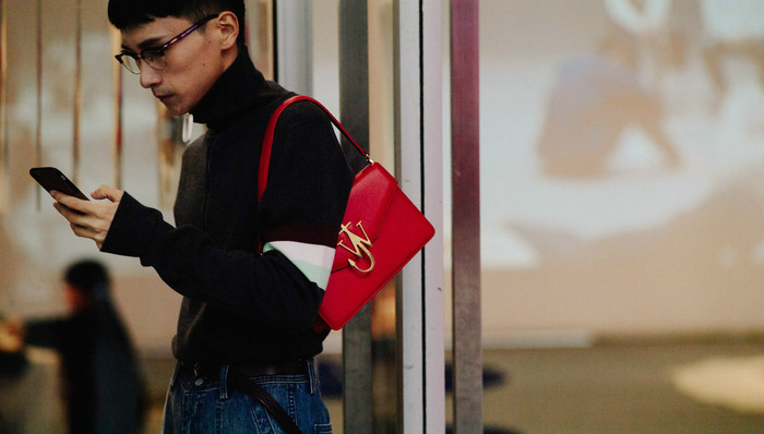 奢侈品为啥都在年轻化？因为中国奢侈品消费者有近一半未满30岁