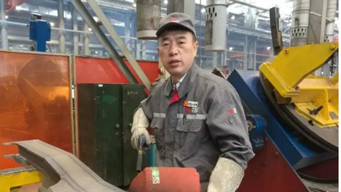【十九大代表风采】“总书记，我们做到了！” 他凭一支焊枪为中国提速