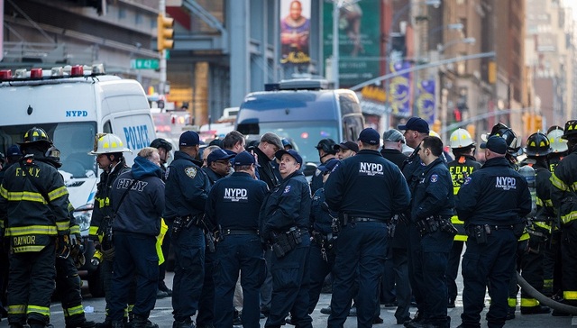 纽约交通枢纽发生爆炸数人受伤 警方宣布为未遂恐袭