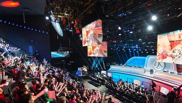 《守望先锋》发售已经一年半，它会成为电竞业的NFL吗？