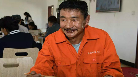 【十九大代表风采】向巴扎西：26年5万米！地质“铁人”这样为国家“摸家底”