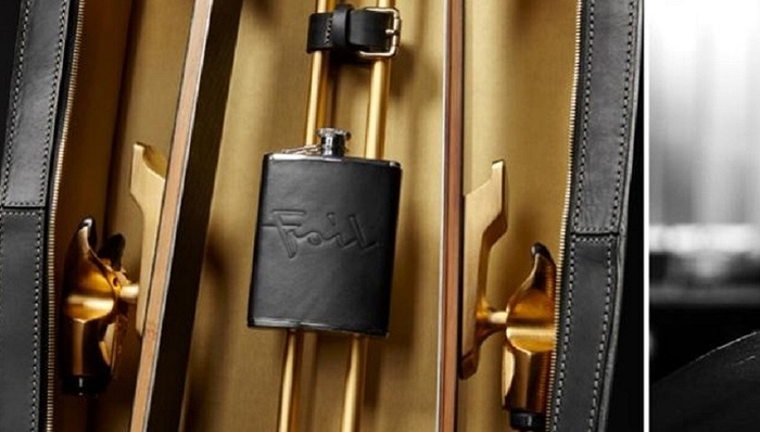 成龙限量款镶金滑雪板发布，这次连雪也滑不起了