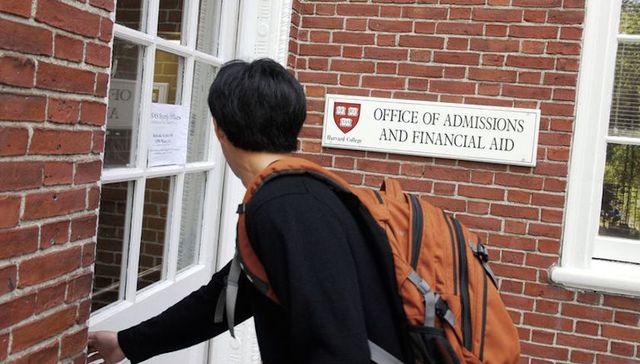 964个学生收到哈佛提前录取通知 美籍亚裔录取比例提高