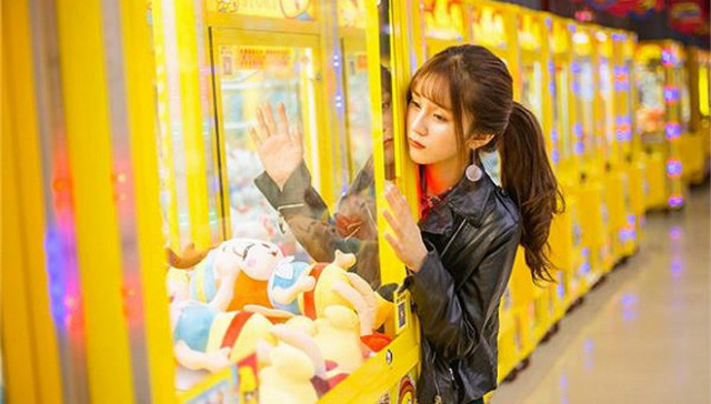 不充钱抓不到、人为操控获取率，盘点线上抓娃娃的四大套路